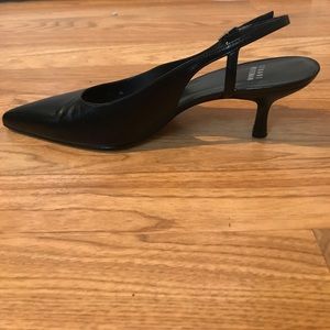 Stuart Weitzman Black Pointed Kitten Heel: 8.5